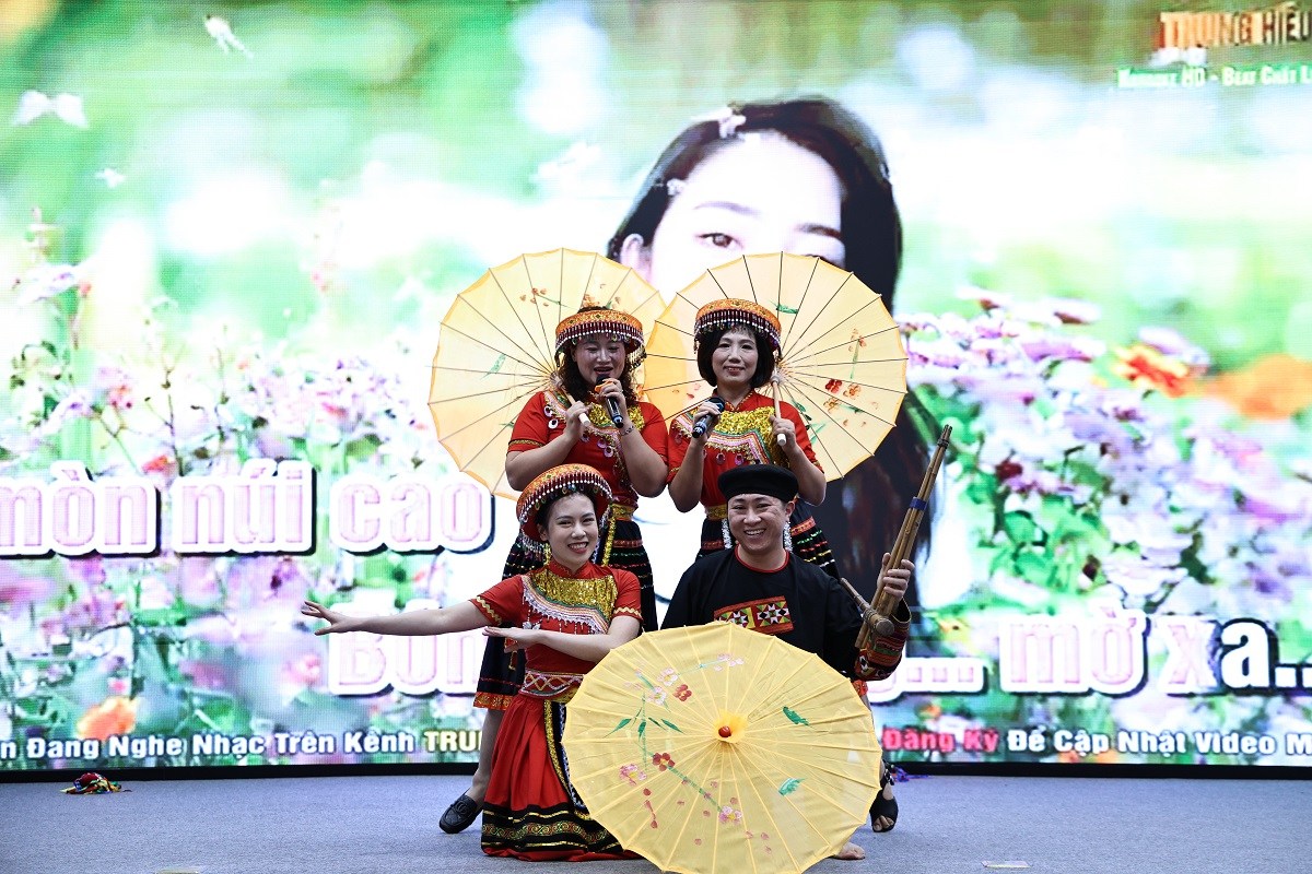 Tiết mục "Gặp nhau giữa rừng mơ" - Phòng KHKD